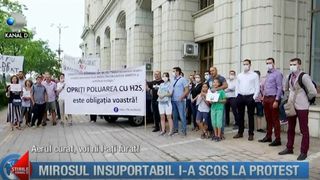 Mirosul insuportabil i-a scos la protest. Locuitorii din zona sunt disperati de mirosul eliberat de groapa de gunoi Rudeni