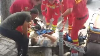 Imagini socante pe o trecere de pietoni din Constanta! Un sofer era sa omoare o femeie!