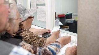 Femeile au dreptul sa aleaga varsta de pensionare. Curtea Constitutionala a decis!