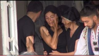 Ce se intampla la doi ani de la tragedie cu mama coregrafului de 20 ani, mort in &ldquo;autocarul groazei&rdquo;! Masina cu dansatorii de la ansamblul Hora din Iasi s-a rasturnat in Brasov