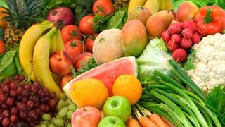 Vremea capricioasa aduce noi scumpiri la raft! Preturile unor alimente au crescut si de trei ori!