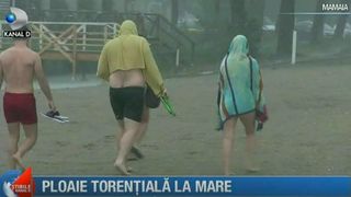 Furtuna la mare! Vacanta stricata de vremea severa. Constanta este sub avertizare de ploi torentiale