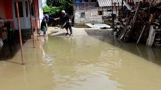 Natura se dezlantuie in continuare! Cod portocaliu si cod galben de inundatii in majoritatea zonelor tarii