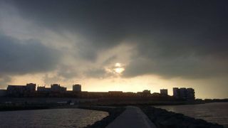 Fenomen rar, tot mai frecvent in Romania! O tornada s-a format pe litoralul romanesc. Oamenii s-au ingrozit!