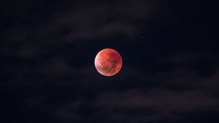 Cea mai lunga eclipsa totala de luna din secolul XXI. Fenomenul poate fi vazut din orice colt al Romaniei