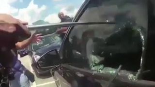 Gestul socant al unei bunici! Si-a incuiat nepoata in masina o zi intreaga, in timp ce afara era o caldura greu de suportat