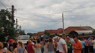 Tragedie de proportii in Gorj! Sotia unui politist si-a omorat mama si copilul de sase luni cu pistolul barbatului, apoi s-a sinucis cu aceeasi arma