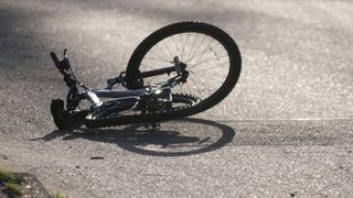 Un baiat de 15 ani a fost gasit in coma, la Muresenii Bargaului. Prietenii, cu care se plimba cu bicicleta au sunat la 112 si au fugit
