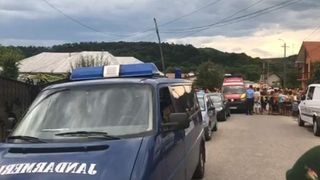 Copilul de 6 luni al politistei din Gorj care si-a impuscat mortal mama cu arma sotului, a murit. Femeia ii provocase mai multe rani grave in zona capului