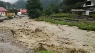 O fetita de numai 12 ani a fost gasita in stop cardio-respirator, dupa ce a fost luata de ape. Copila a fost resuscitata zeci de minute , dar a pierdut lupta cu moartea