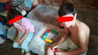 Strigatul disperat al unor copii chinuiti de tatal lor. "Luati-ne de aici si duceti-ne intr-o familie unde sa nu fim batuti"
