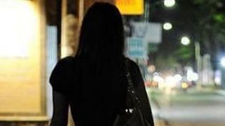 Un militar din Dambovita a fost talharit si batut de pestii unei prostituate pentru ca nu a avut destui bani ca sa o plateasca