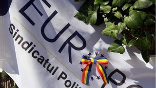 Reactia ironica a politistilor din Garda de Coasta despre scandalul placutelor de inmatriculare. "Noi nu stim ce inseamna, dar am vazut ca ii mobilizeaza pe sefii din MAI"