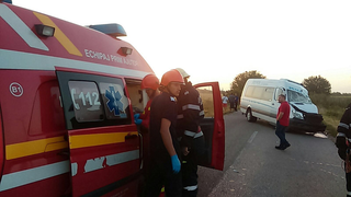 Accident grav la Buzau! A fost activat Planul Rosu de interventie dupa ce un microbuz, un autoturism si un tractor s-au ciocnit!