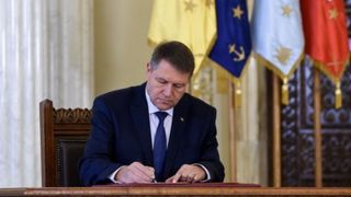 Iohannis a promulgat legea: Hartuirea sexuala si hartuirea psihologica se pedepsesc cu amenzi usturatoare si dosare penale