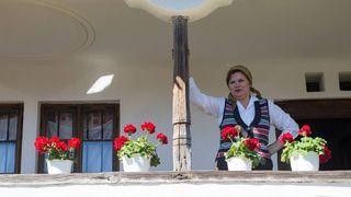 Actrita Natasa Raab, "Coana Chiva" din reclame, a rabufnit: "Mi se face rau cand vad atata prostie! Asta e cancerul nostru, PROSTIA si RAUTATEA gratuita!"