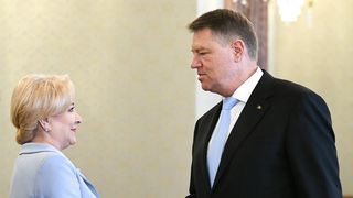 Scandal intre Palate pe concediul premierului. In timp ce Viorica Dancila e in vacanta, presedintele Klaus Iohannis a facut sesizare