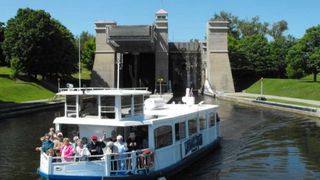 Primul oras din Romania cu transport public pe apa. Iata cum arata mijloacele de transport