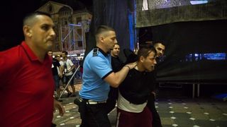 Panica in timpul unui concert in Timisoara dupa ce un individ din multime a scos un pistol!