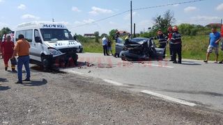 Accident in Gorj! Planul Rosu de interventie a fost activat dupa ce un autoturism s-a ciocnit cu un microbuz