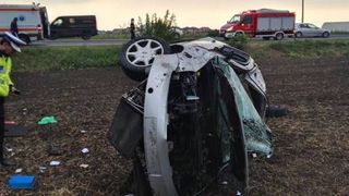 Un adolescent baut si fara permis si-a ucis prietenul de 16 ani dupa ce s-a rasturnat cu masina