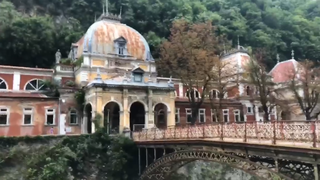 Dan Negru a luat foc cand a vazut cum arata statiunea lui de suflet! "As pune mana pe o pusca si m-as intoarce la Bucuresti! E jaf ce au facut aici"