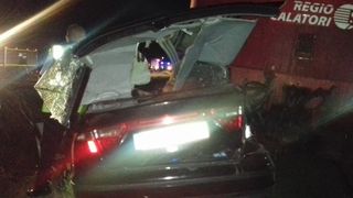 Accident cumplit in Iasi! O masina in care se afla o intreaga familie, spulberata de tren