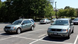 Protectia Copilului s-a autosesizat cand o familie din Suceava si-a lasat fetita de un an in masina parcata in soare, in zona unei plaje din Mamaia