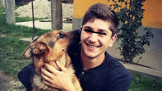 El este tanarul care a murit inecat in fata prietenilor care credeau ca glumeste. Avea numai 22 de ani si toata viata inainte