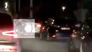 Scene socante in Timisoara! Un individ a scos pe geamul masinii o arma pe care a indreptat-o spre trecatori!