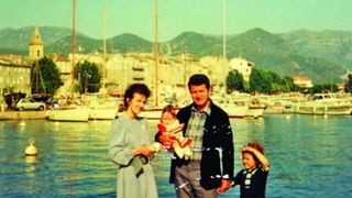 Un refugiat roman a disparut fara urma, lasand in spate o sotie tanara si doi copii mici. Cazul "Misterul romanului linistit" socheaza o lume  intreaga