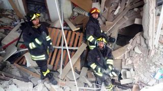 Explozie uriasa intr-un bloc din Bucuresti! Patru victime pana acum! Se intervine de urgenta! E dezastru!