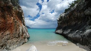 O masura radicala a intrat in vigoare pe una dintre cele mai apreciate insule turistice din Europa!