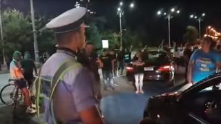 Mitingul Diasporei. Politia a cerut ca masinile parcate in Piata Victoriei sa fie verificate de catre pirotehnisti