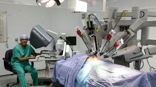 Afectiunile complexe, printre care si cele ginecologice, pot fi tratate mai usor prin chirurgia robotica, prezenta acum si in Romania