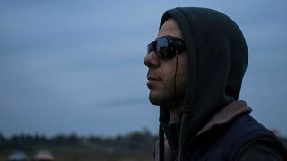 Un protestatar s-a ales cu piciorul gaurit si plin de sange dupa ce jandarmii l-au atacat: „Am aflat ce efect are o petarda cu fosfor pe picioarele goale”