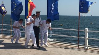 Incidente la Ziua Marinei! Doi militari au avut nevoie de interventia medicilor, dupa ce li s-a facut rau din cauza caldurii