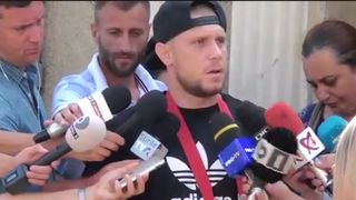 "Sunt taximetristul batut cu turistii israelieni in masina". Barbatul are o mana rupta si a depus plangere penala in urma celor intamplate pe 10 august la protestul diasporei