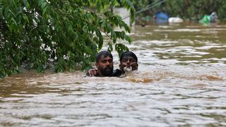 Bilant tragic! Sunt cel putin 324 de morti in urma inundatiilor din India! Autoritatile sunt in alerta!