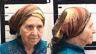 Batrana in varsta de 87 de ani , arestata de politisti pentru ca taia papadiile de pe marginea drumului!