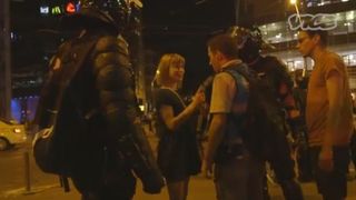 Cine este tanara care a infruntat jandarmii la proteste! A lucrat o vreme in Marea Britanie, dar s-a intors in tara!