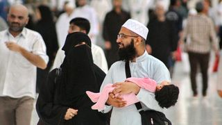 Un cuplu de musulmani nu a primit cetatenia elvetiana dupa ce au refuzat sa stranga mana persoanelor de sex opus!