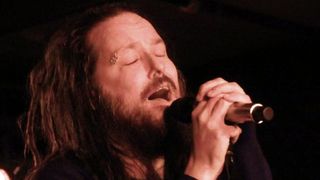 Solistul unei trupe legendare, in doliu! Fosta sotie a artistului s-a stins din viata la doar 39 de ani!