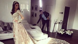 Ce rochii de mireasa  sunt la moda toamna aceasta! Romancele pariaza pe extravaganta sau pe eleganta?