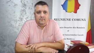 Primarul unui oras din Botosani refuza de 8 ani sa mai organizeze Zilele Orasului. Motivul este demn de laudat: "Prefer sa repar strazi decat sa organizez balci"