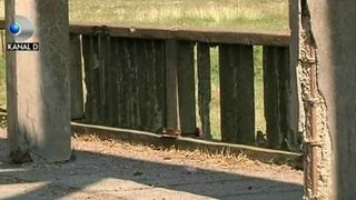 Pericolul de moarte pandeste la tot pasul pe soselele din Romania.  Autoritatile sunt constiente, dar explicatia e una singura: "Nu sunt bani"