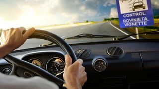 Lovitura grea pentru unii soferi! Pretul rovinietelor s-ar putea dubla!