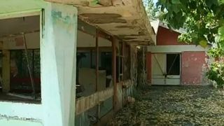 Taberele scolare de alta data au ajuns in paragina! Locurile in care se distrau, pe vremuri, elevii s-au transformat in ruine!