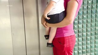 O tanara mamica din Cluj sustine ca ar fi fost agresata sexual de catre medicul pediatru. Politia a deschis dosar penal