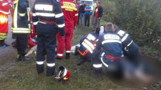 Accident cumplit in Bistrita Nasaud! O mama a murit, iar fiul ei este transportat cu elicpterul SMURD la spital. Femeia mai are acasa 6 copii